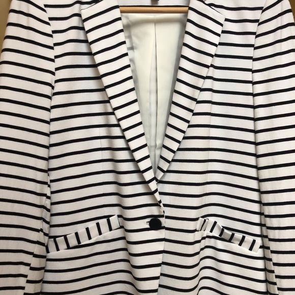 French-inspired chic black & white blazer in M 💋 - Picture 2 of 10